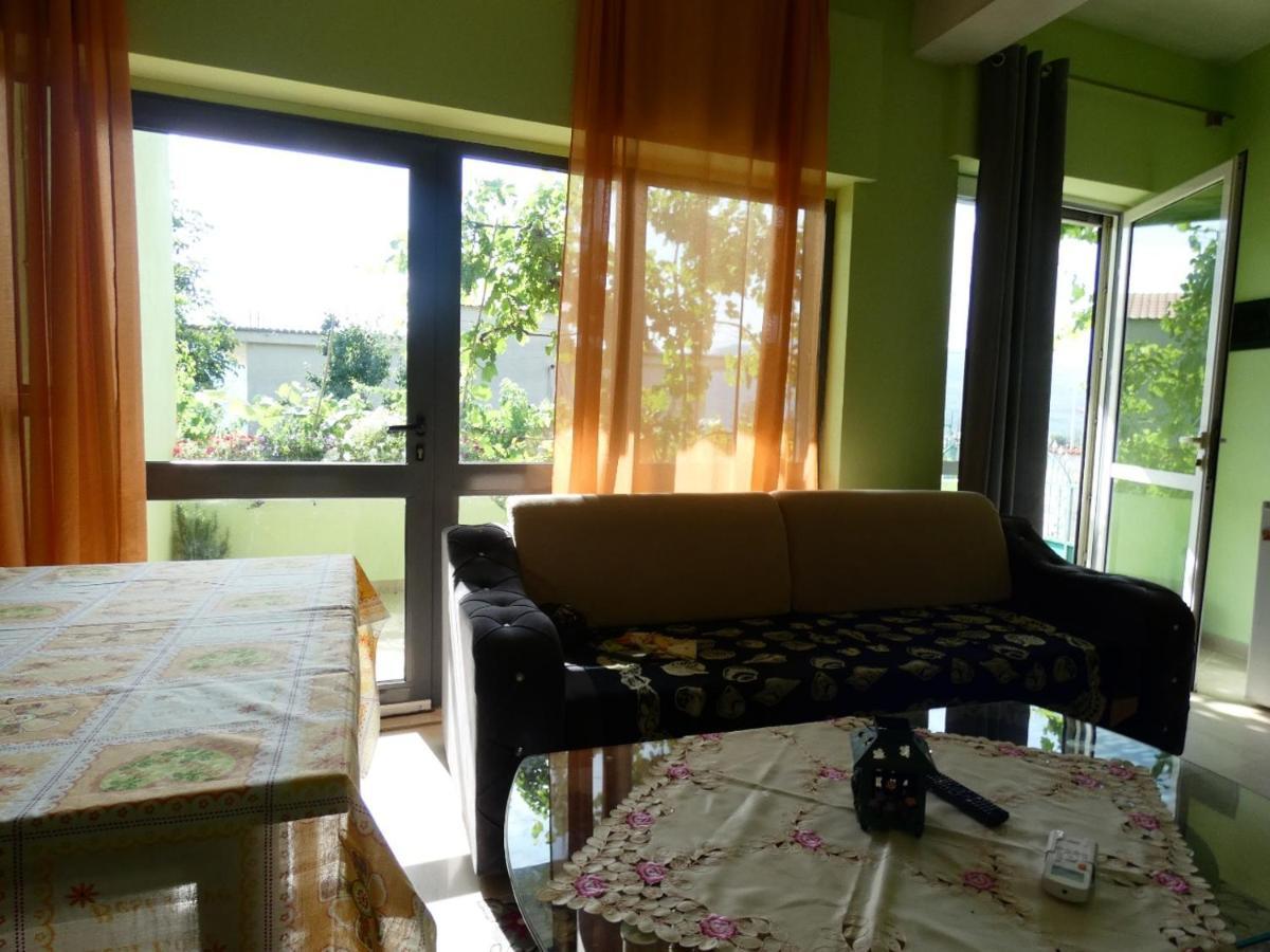 Guesthouse Aleksander Берат Экстерьер фото