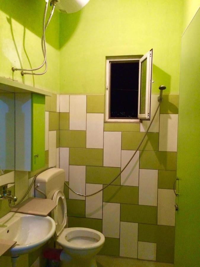 Guesthouse Aleksander Берат Экстерьер фото